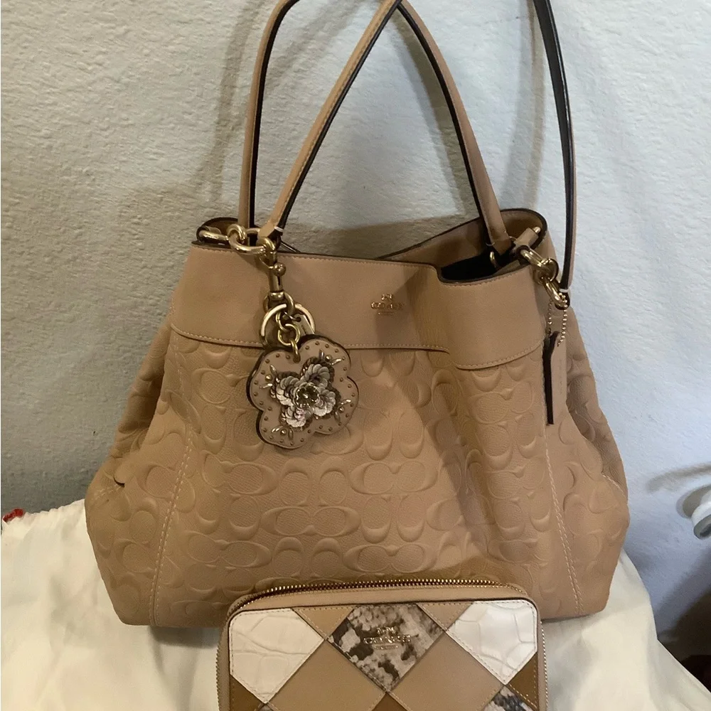 Coach Signature Shoulder Bag - Picture 1 of 5